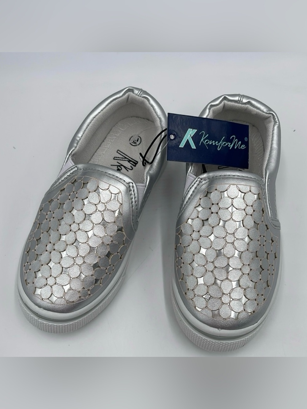 NWT KomfortMe Casual Silver Sneakers size 9